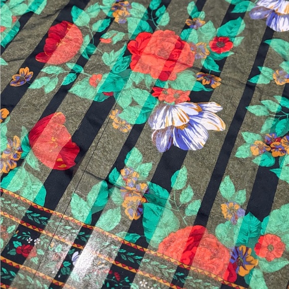 Vintage Floral Green and Red Scarf - Picture 3 of 7